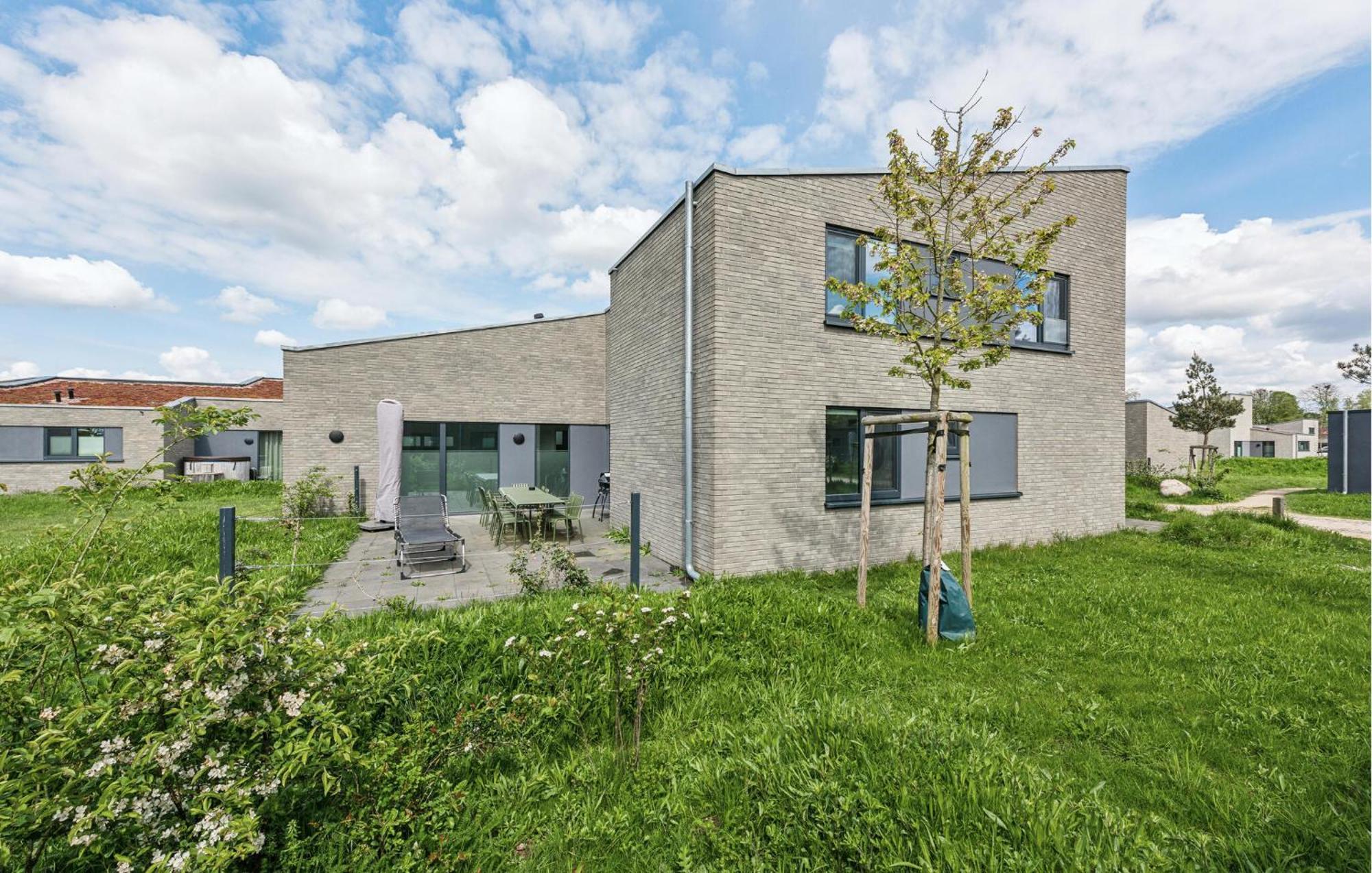 Cozy Home In Lembruch-Duemmer See With Sauna Экстерьер фото